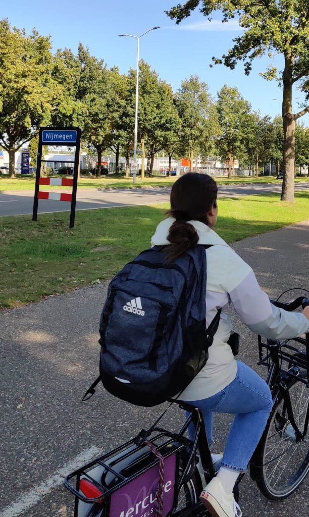 Torey riding a balk and crossing the territory of Nijmegen.