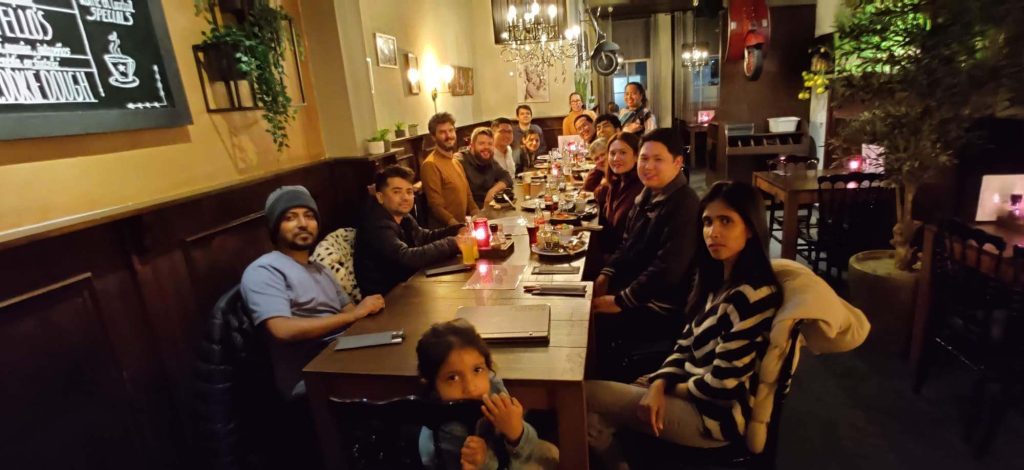 Group picture in a so called "Italian" pizza place.