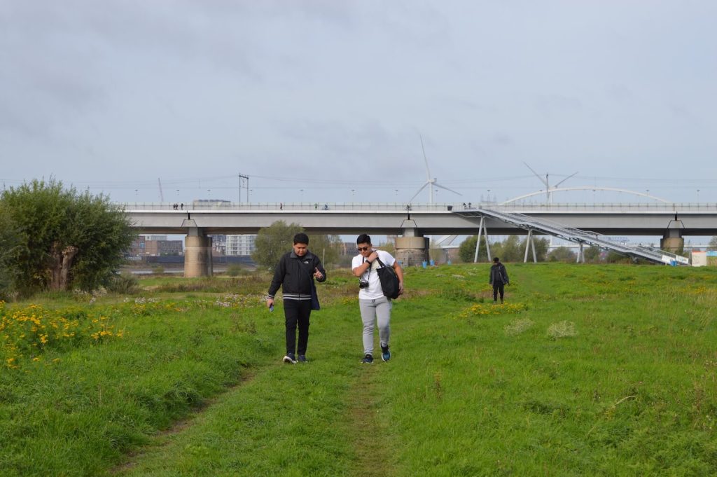 Colleagues walking in nature at "Veur Lent".